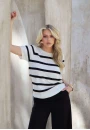 Blusa Listrada Manga Curta com Decote Canoa - Off white