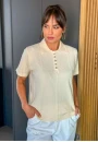 Blusa Tricot Feminina com Gola e Botões - Off white Blusa Tricot Feminina com Gola e Botões - Off white