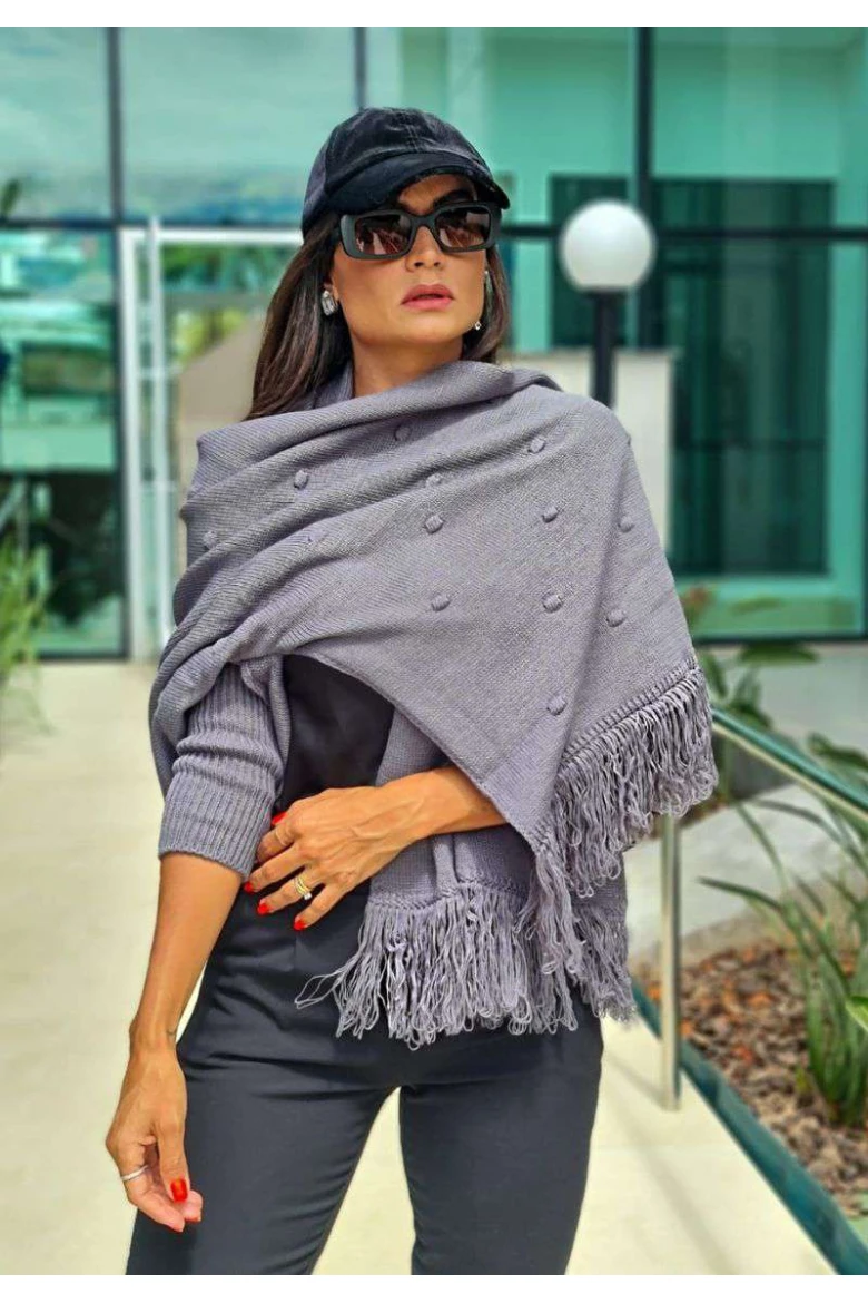 Capa Feminina de Tricot com Franjas - Cinza chumbo Capa Feminina de Tricot com Franjas - Cinza chumbo
