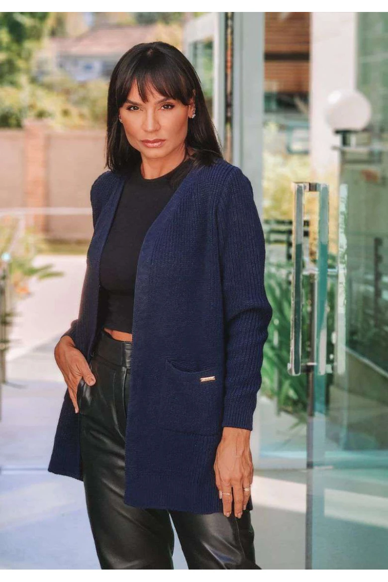 Cardigan Alongado Feminino em Tricot com Bolsos Frontais - Azul naval Cardigan Alongado Feminino em Tricot com Bolsos Frontais - Azul naval