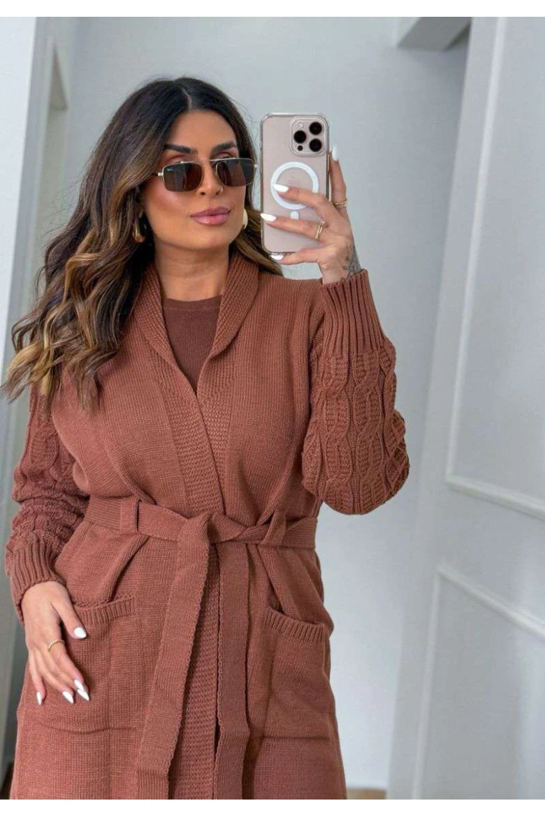 Cardigan Feminino Longo em Tricot com Cinto e Manga Texturizada - Marrom