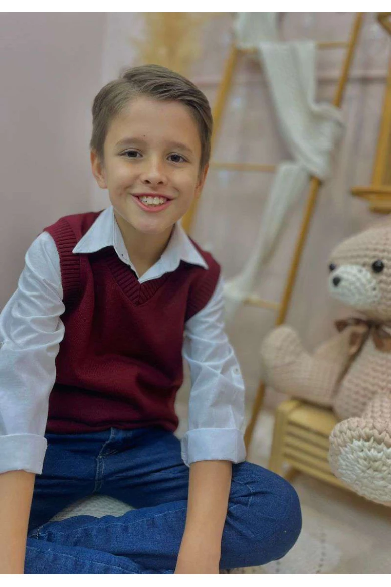 Colete Infantil Unissex em Tricot Liso Gola V Canelada - Bordo