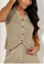 Conjunto em Tricô Feminino com Colete de Botões e Shorts - Bege Conjunto em Tricô Feminino com Colete de Botões e Shorts - Bege
