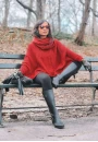 Poncho Feminino de Tricot com Gola Alta e Manga Ampla - Vermelho