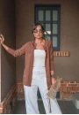 Sobretudo Feminino de Tricot com Tramas Caneladas Bolsos Frontais e Fechamento em Botões - Marrom