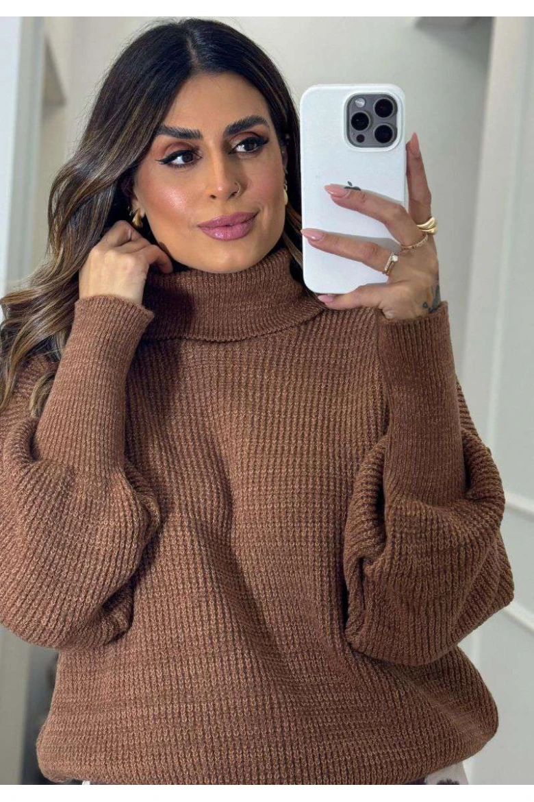 Suéter Gola Alta Oversized em Tricot - Marrom Suéter Gola Alta Oversized em Tricot - Marrom