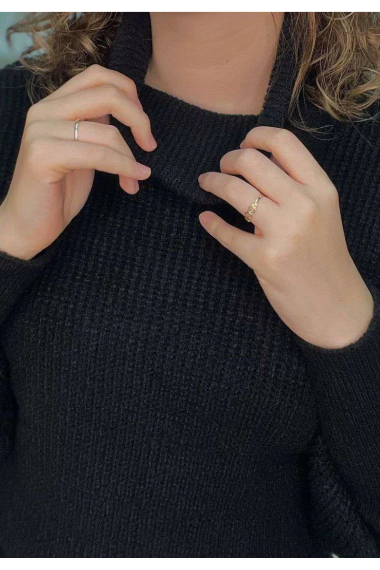 Suéter Gola Alta Oversized em Tricot - Preto Suéter Gola Alta Oversized em Tricot - Preto
