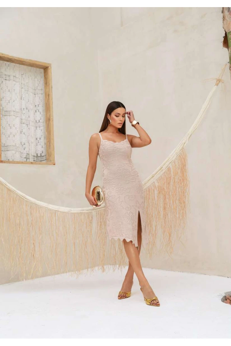 Vestido Midi em Tricô Rendado com Fenda - Off white